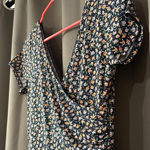 Floral V-Neck Dress - Picture 4 of 7